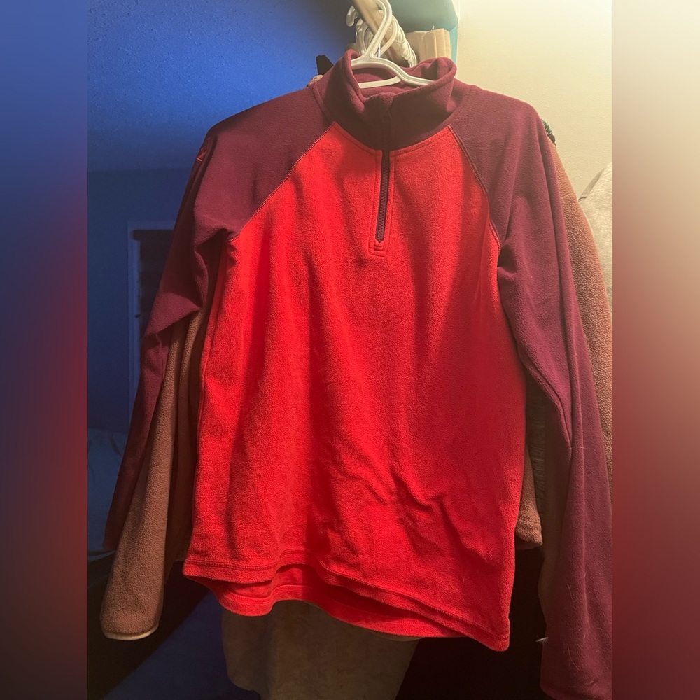 Ripzone color is pink and purple size X-Large kid fits a xs/small women’s